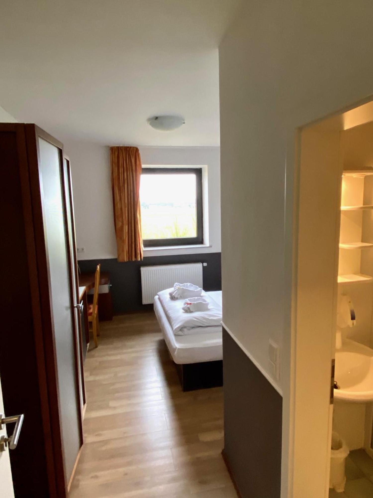 Hotel Castellana Lessien Exterior photo